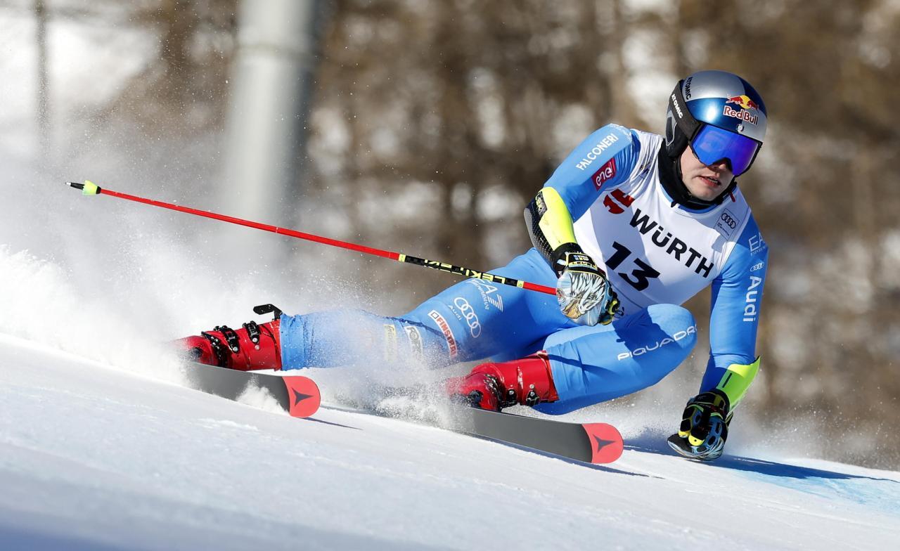 Alex Vinatzer bei seinem Riesentorlauf-Auftritt in Frankreich. © ANSA / SEBASTIEN NOGIER