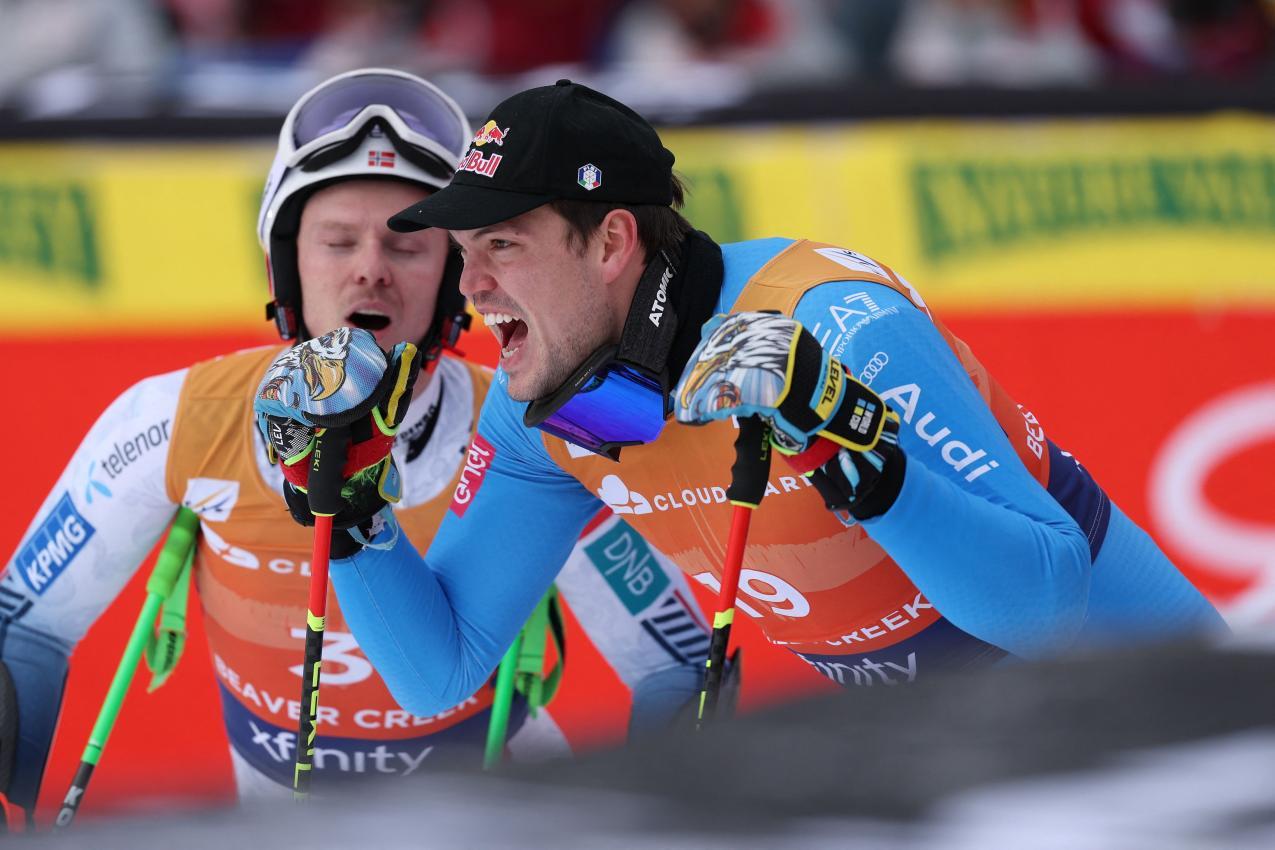 Alex Vinatzer was pleased with second place in Beaver Creek. Behind him: Henrik Kristoffersen. © APA / CHRISTIAN PETERSEN
