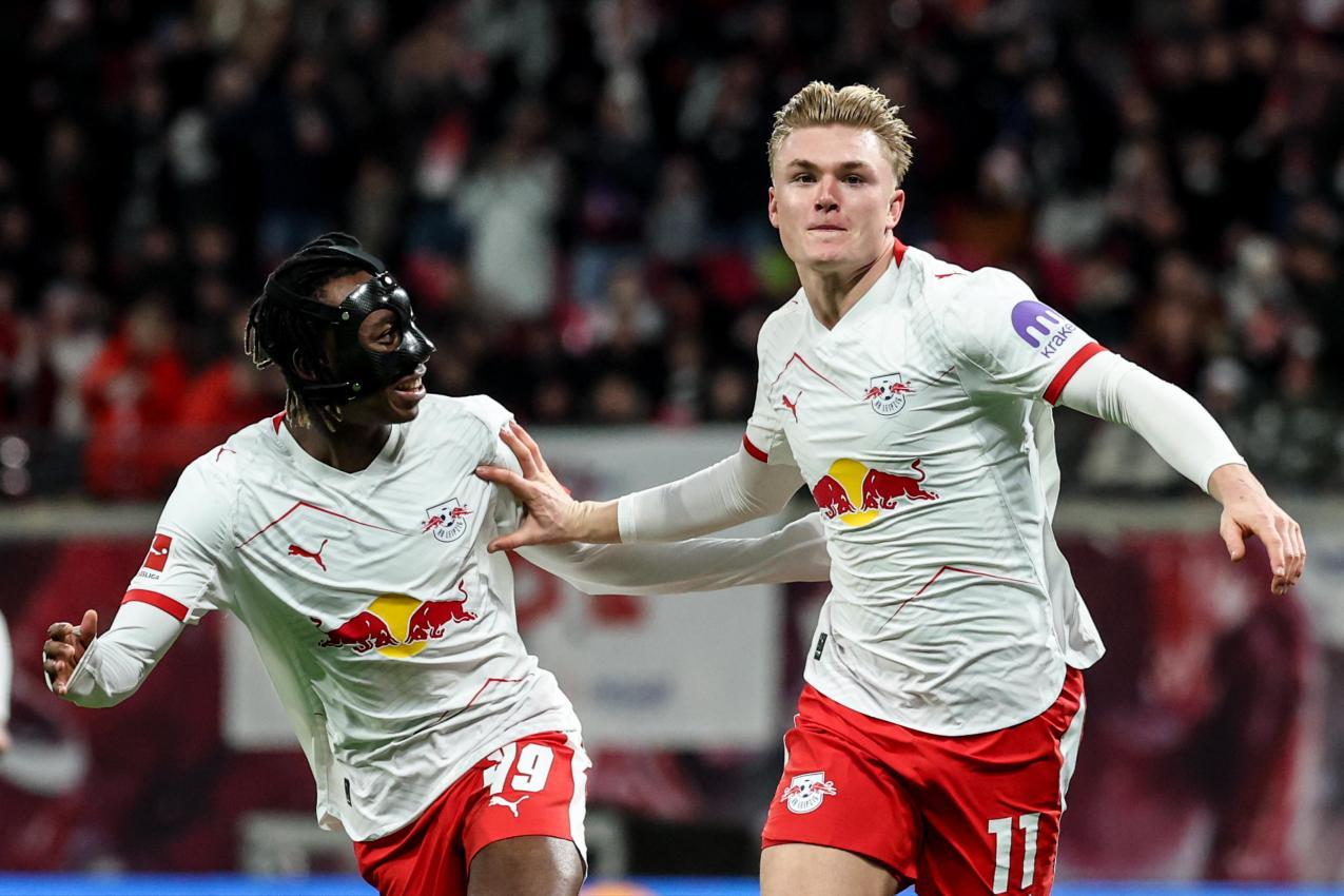 Conrad Harder (rechts) erzielte den ersten Treffer, Yan Diomande (links) einen Dreierpack: RB Leipzig feierte einen 6:0-Kantersieg. © ANSA / Filip Singer