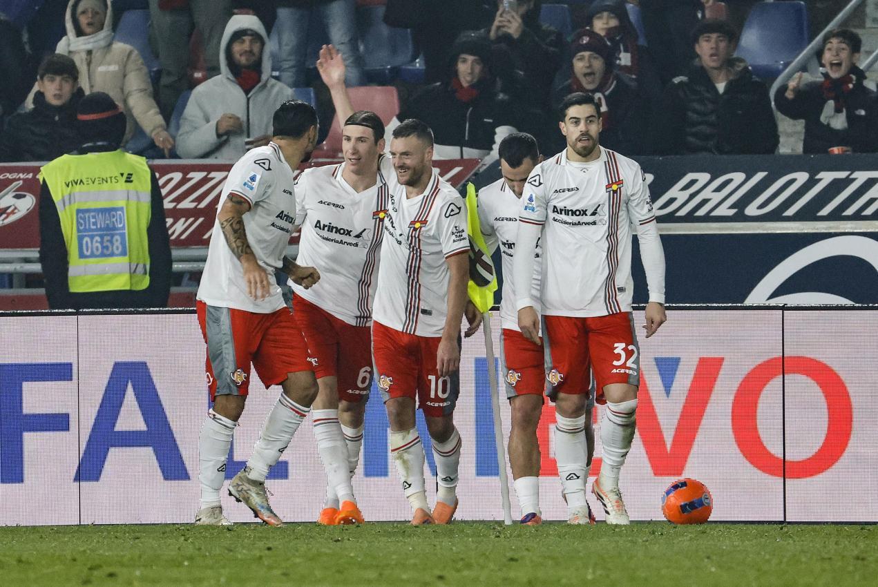 Cremonese jubelt in Bologna. © ANSA / SERENA CAMPANINI