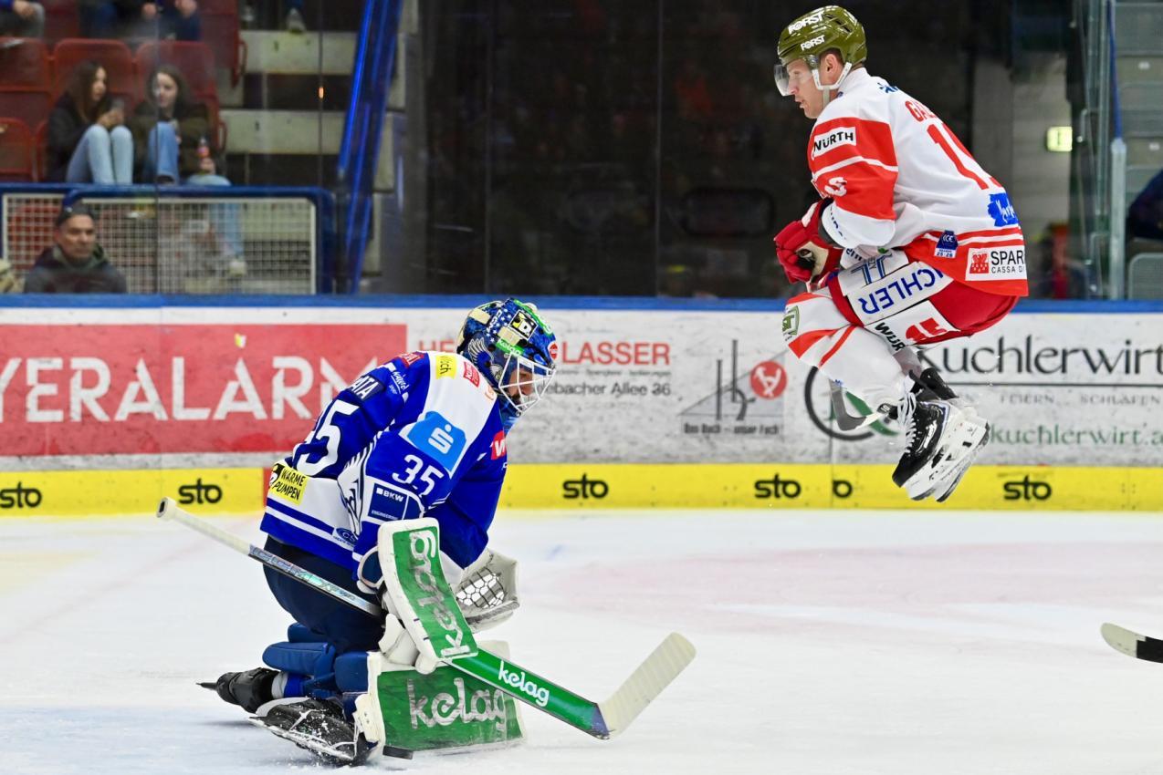 Dustin Gazley (in der Luft) und Co. blieben immer wieder an VSV-Keeper Joe Cannata hängen. © VSV/STEFAN
