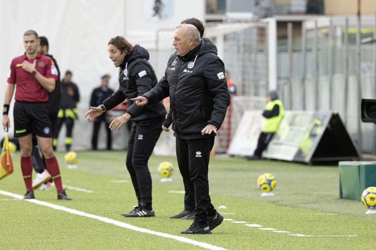 Findet Fabrizio Castori gegen eine der heimstärksten Mannschaften ein Mittel? © FC Südtirol