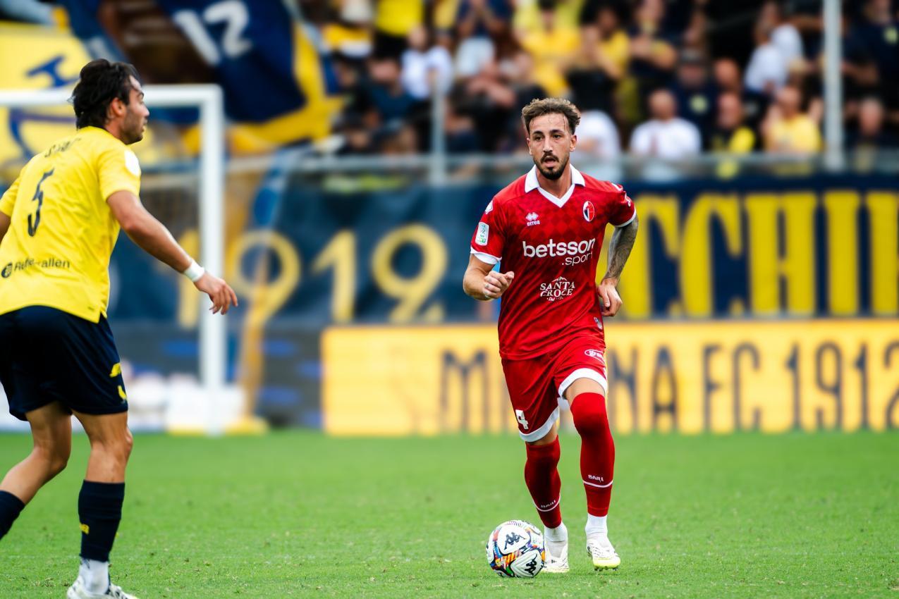 Gaetano Castrovilli's Bari are only one point ahead of FC Südtirol in 15th place. © Domenico Bari