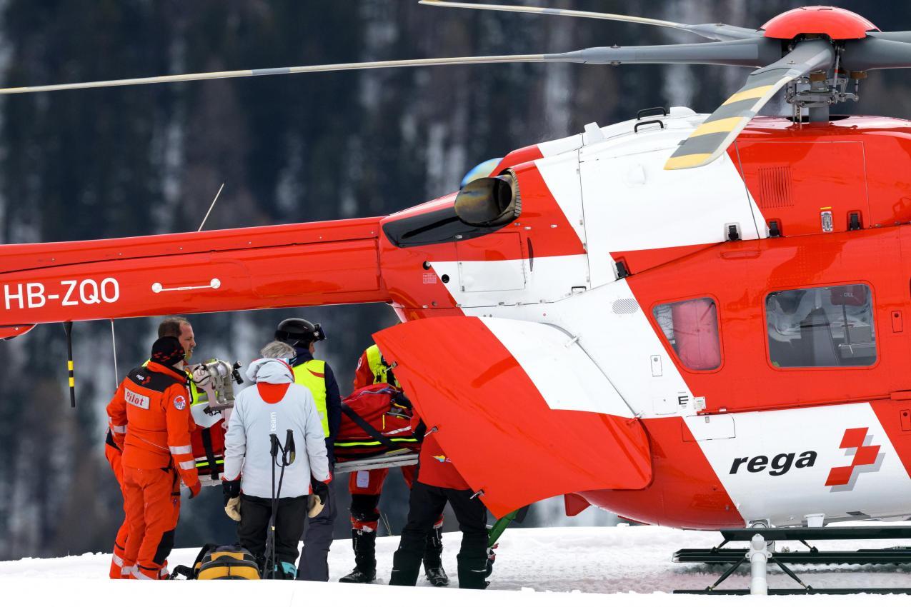 In St. Moritz wurde Gisin vom Helikopter ins Krankenhaus gebracht. © ANSA / JEAN-CHRISTOPHE BOTT
