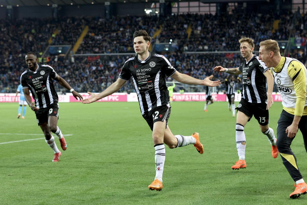 Jurgen Ekkelenkamp traf für Udinese zum Sieg gegen Napoli. © ANSA / Gabriele Menis