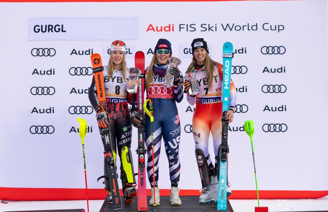 Lara Colturi, Mikaela Shiffrin and Camille Rast on the podium in Gurgl. © APA / EXPA/JOHANN GRODER