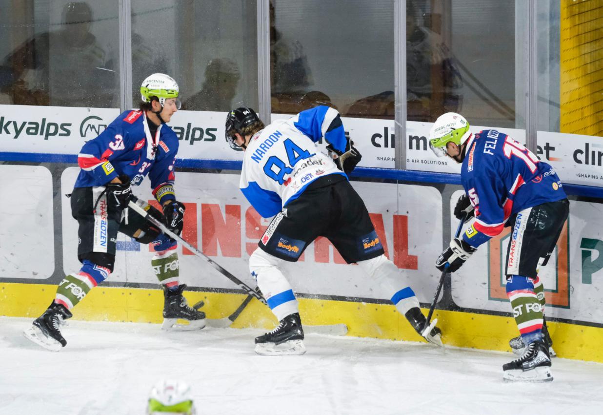 Liam Nardon im Zweikampf mit Manuel Öhler und Leonardo Felicetti. © Max Pattis