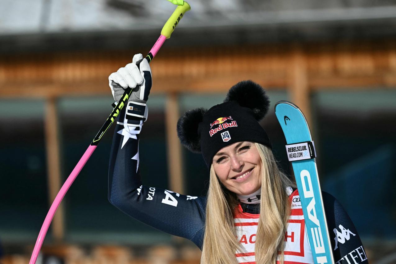 Lindsey Vonn freut sich über ihren Sensationssieg. © APA/afp / FABRICE COFFRINI