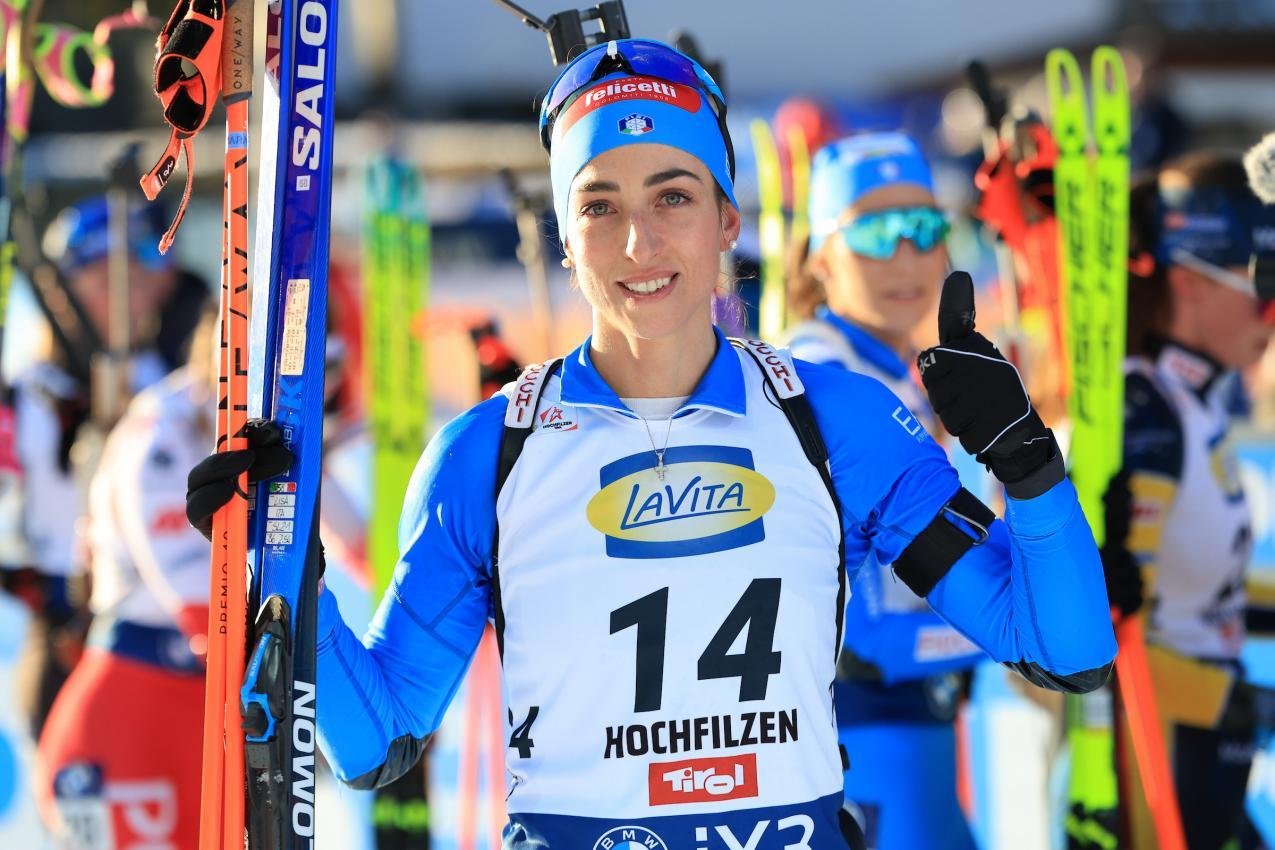Lisa Vittozzi strahlt nach ihrem Sieg in der Verfolgung. © Pierre TEYSSOT