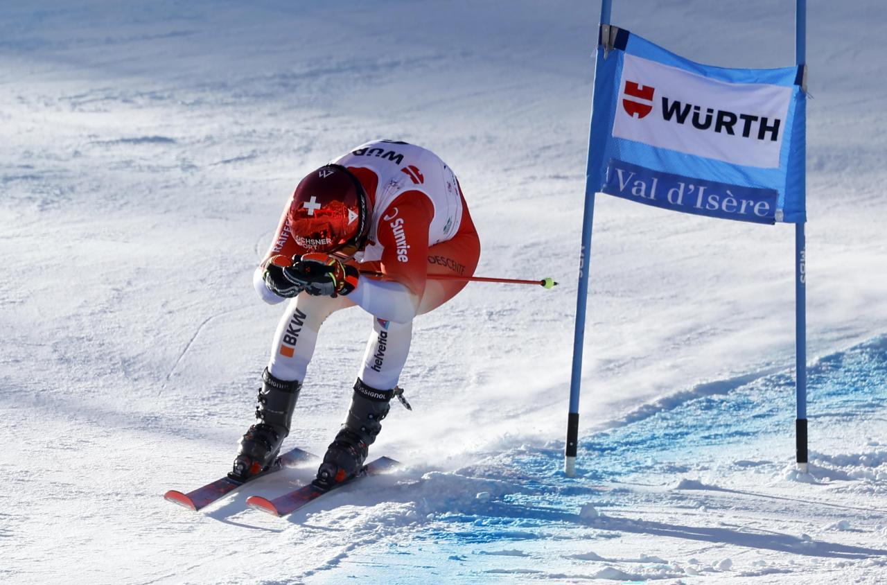 Loic Meillard bei seiner windschnittigen Zieleinfahrt. © ANSA / SEBASTIEN NOGIER