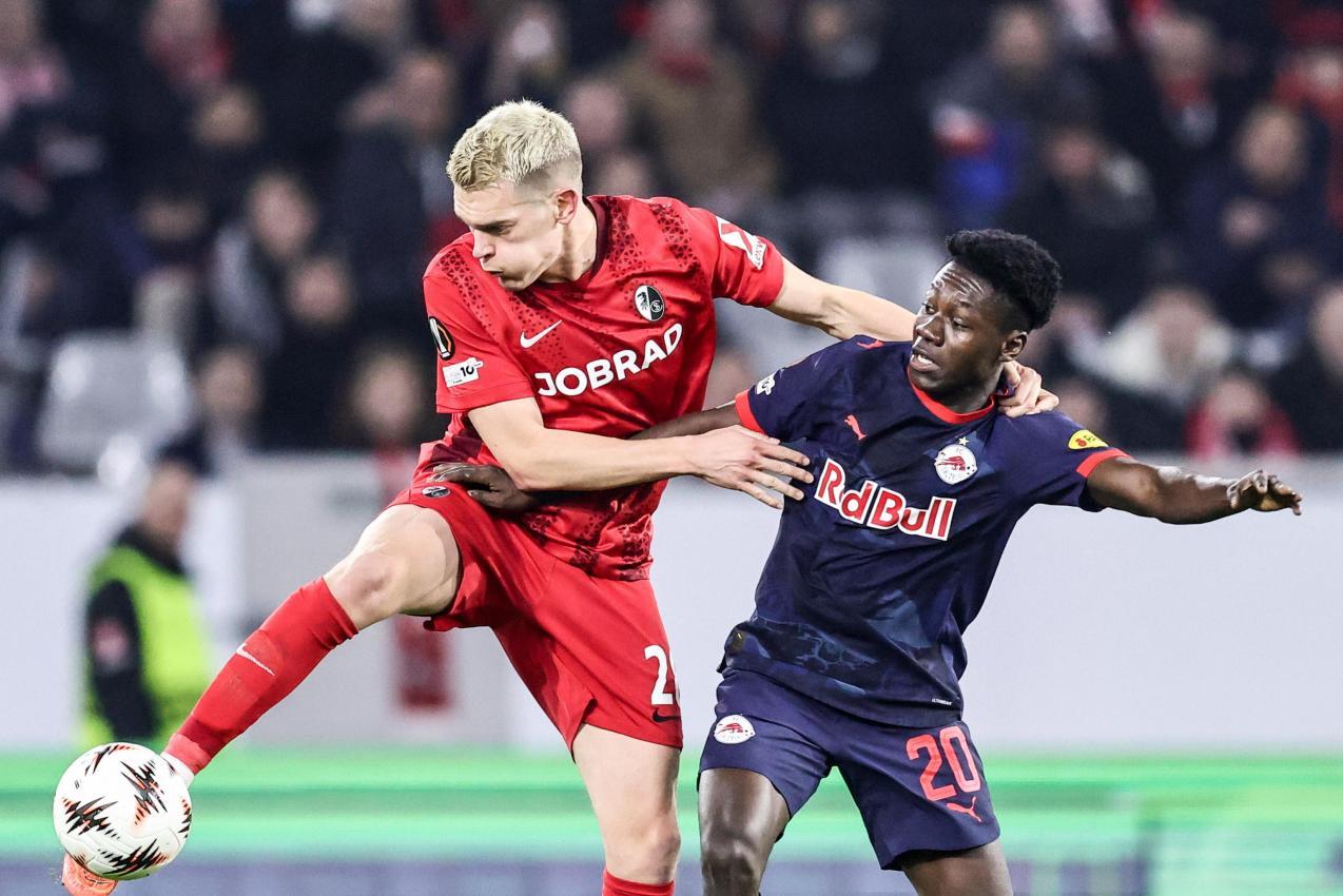 Matthias Ginter & Co. setzten sich gegen Salzburg durch. © ANSA / RONALD WITTEK