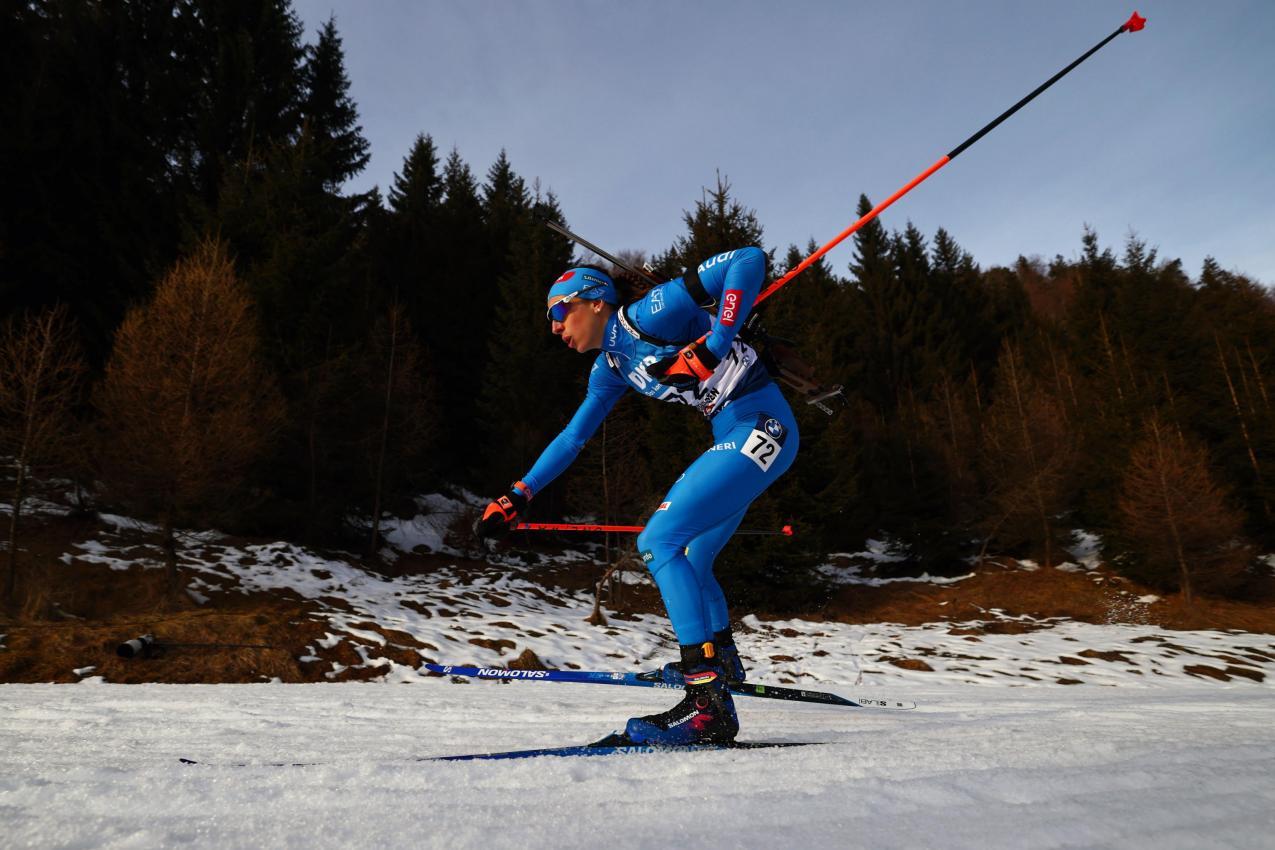 Mit zwei Fehlern verlor Lisa Vittozzi nur eine Minute auf die Spitze. © ANSA / ANNA SZILAGYI