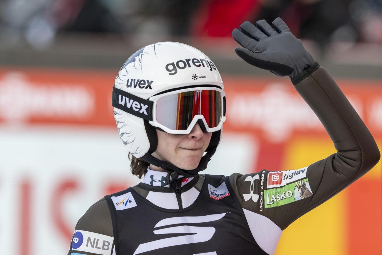 Nika Prevc war eine Klasse für sich. © ANSA / URS FLUEELER