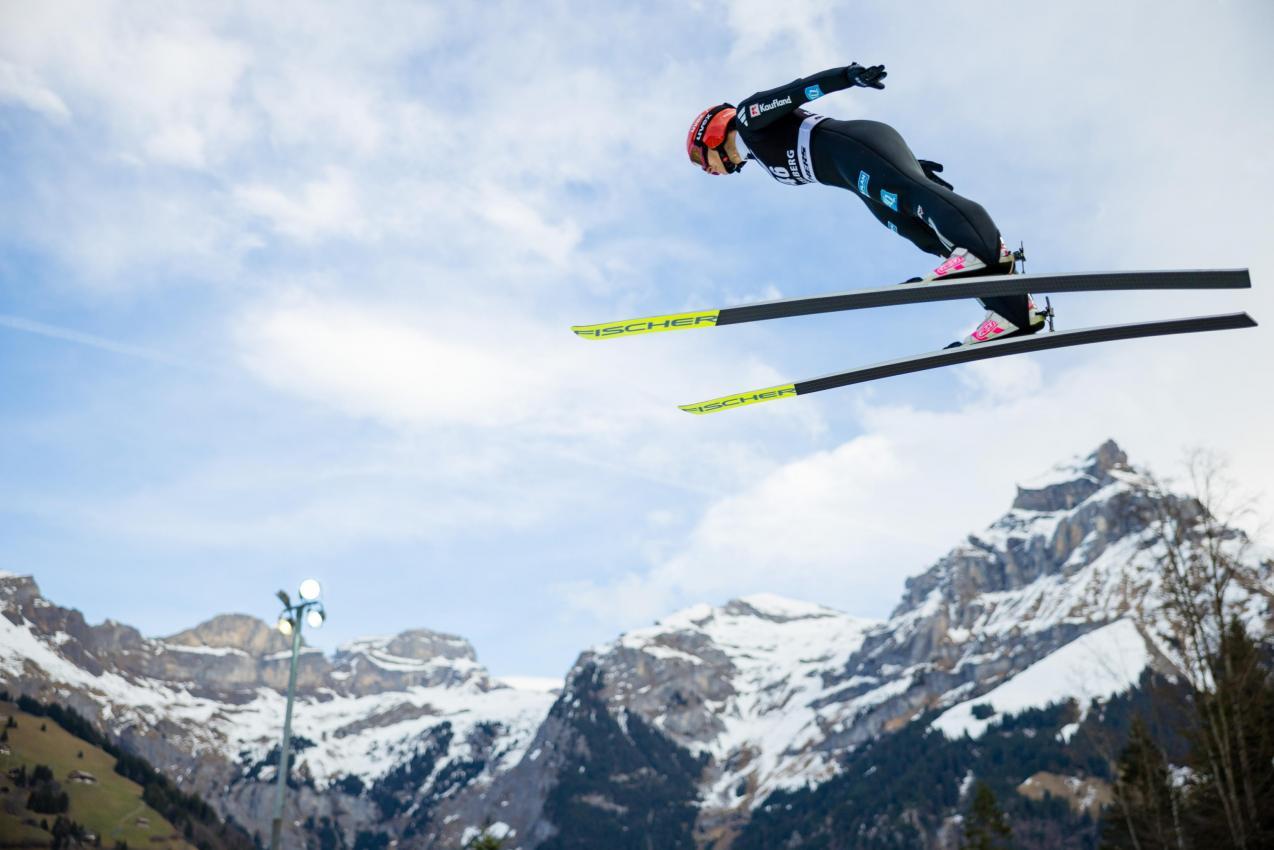Schmid steht vor ihren letzten Sprüngen. © ANSA / PHILIPP SCHMIDLI