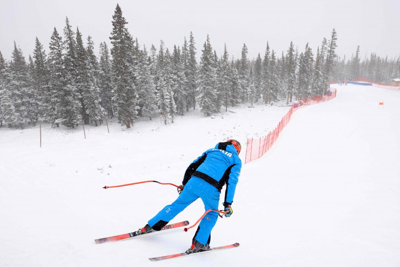 Schneefall und Nebel (hier Christof Innerhofer beim Besichtigen) sorgten für Probleme. © APA / CHRISTIAN PETERSEN