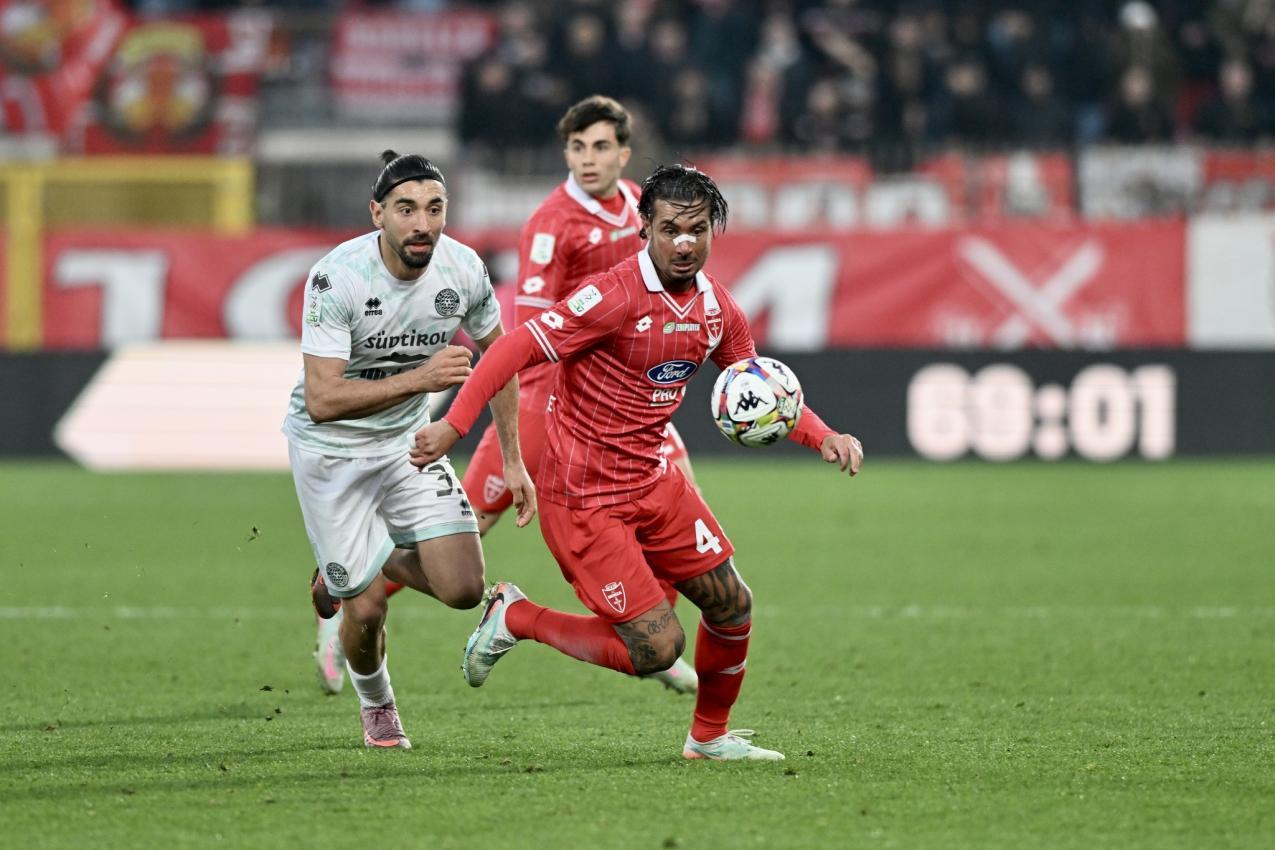 Silvio Merkaj gab Armando Izzo & Co. ständig Denkaufgaben. © GIANNI BUZZI