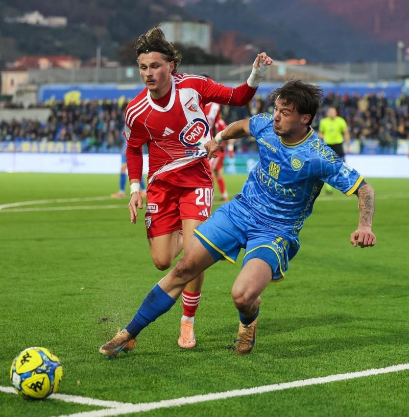 Simone Zanon (rechts) in Aktion. © carraresecalcio