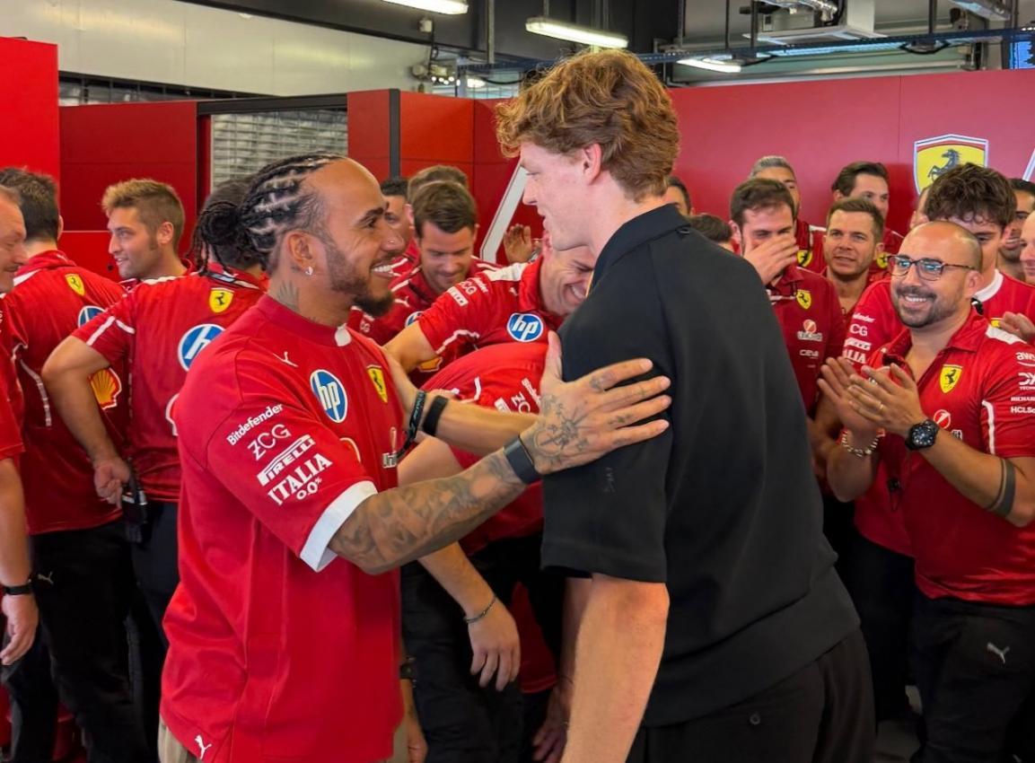 Sinner klatscht mit Lewis Hamilton ab. © Instagram