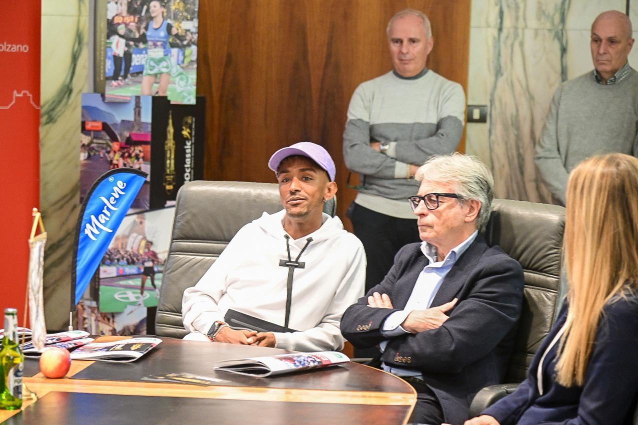 Yeman Crippa  bei der Vorstellung des BOclassic. © Mosna