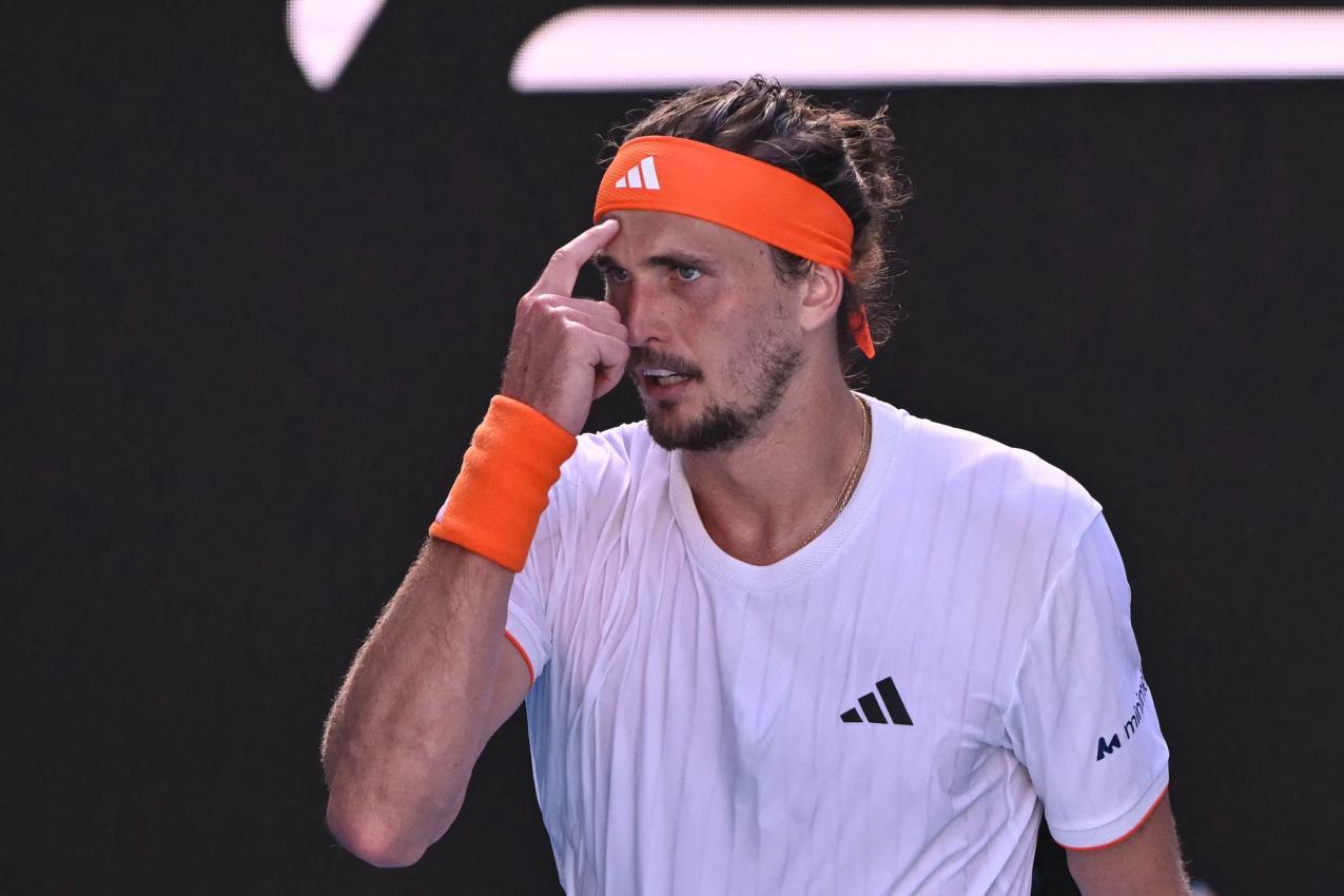 Alexander Zverev regte sich über die medizinische Auszeit von Alcaraz auf. © APA/afp / WILLIAM WEST