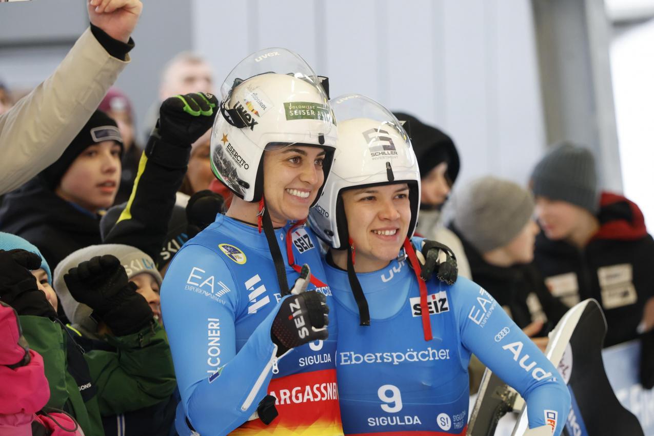 Andrea Vötter (links) und Marion Oberhofer holten ihr bestes Saisonergebnis. © ANSA / TOMS KALNINS