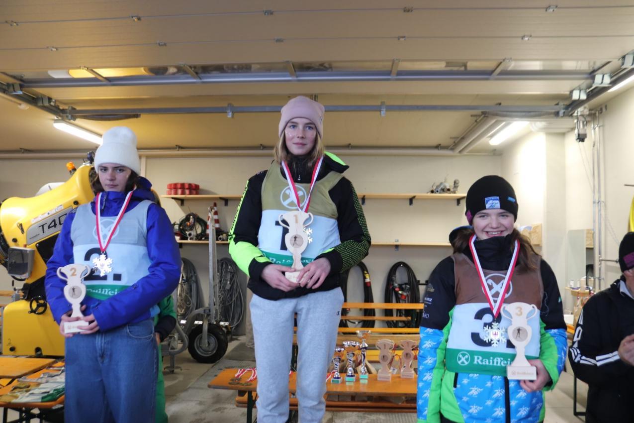 Bei der Hubert Leitgeb Trophäe räumten die Nachwuchssportler Medaillen ab.