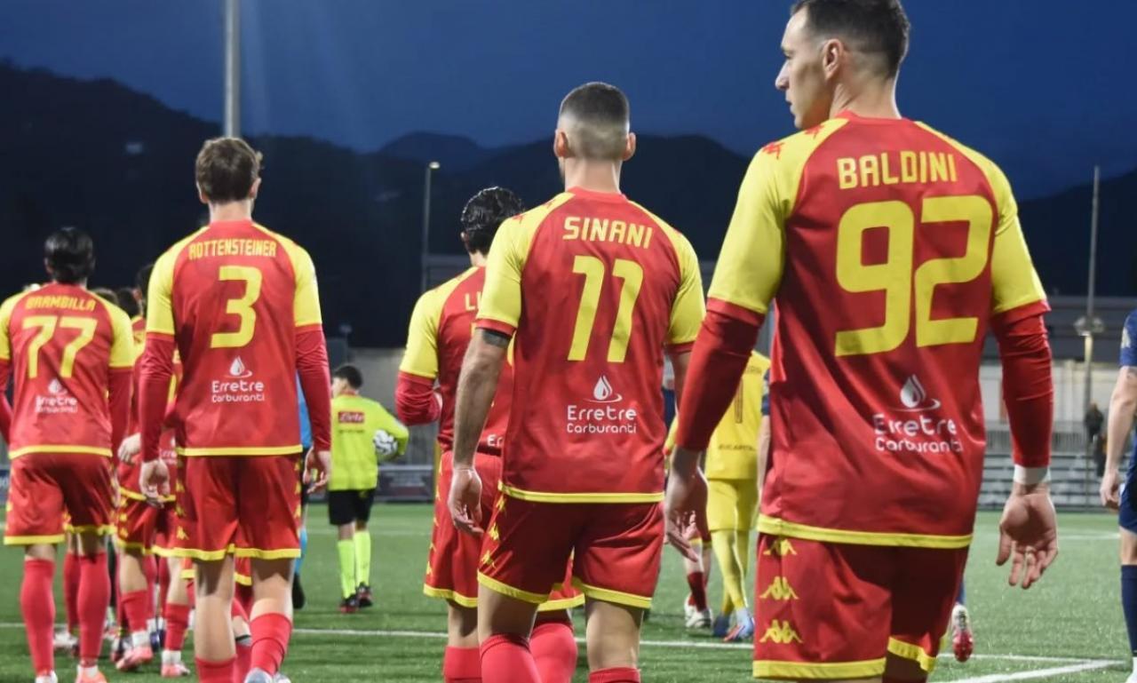 Benedikt Rottensteiner (Nummer 3) hat sich bei Serie-C-Klub Bra in die Startelf gekämpft. © AC Bra