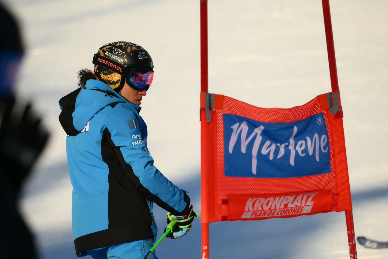 Brignone bei der Pistenbesichtigung. © APA/afp / MARCO BERTORELLO