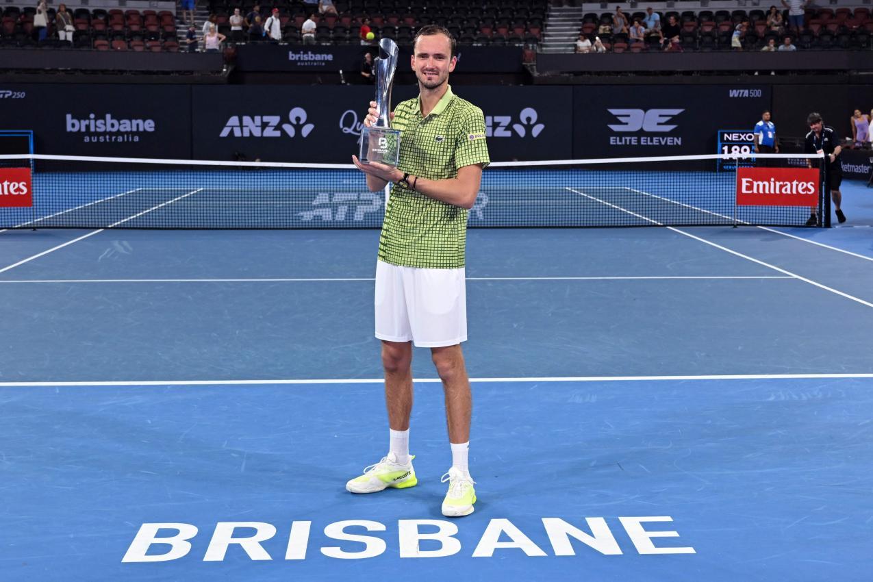 Daniil Medvedev strahlt in Brisbane. © APA/afp / WILLIAM WEST