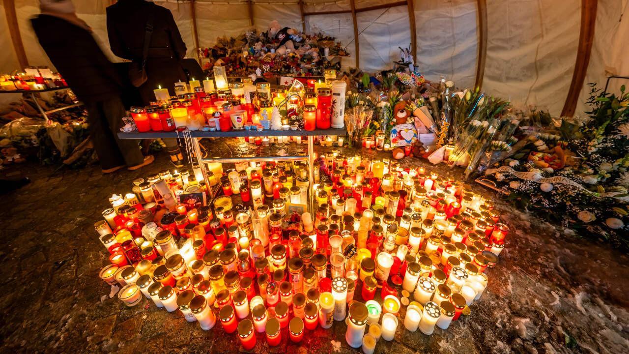 Die Anteilnahme in Crans-Montana ist groß. © APA/AFP / MAXIME SCHMID