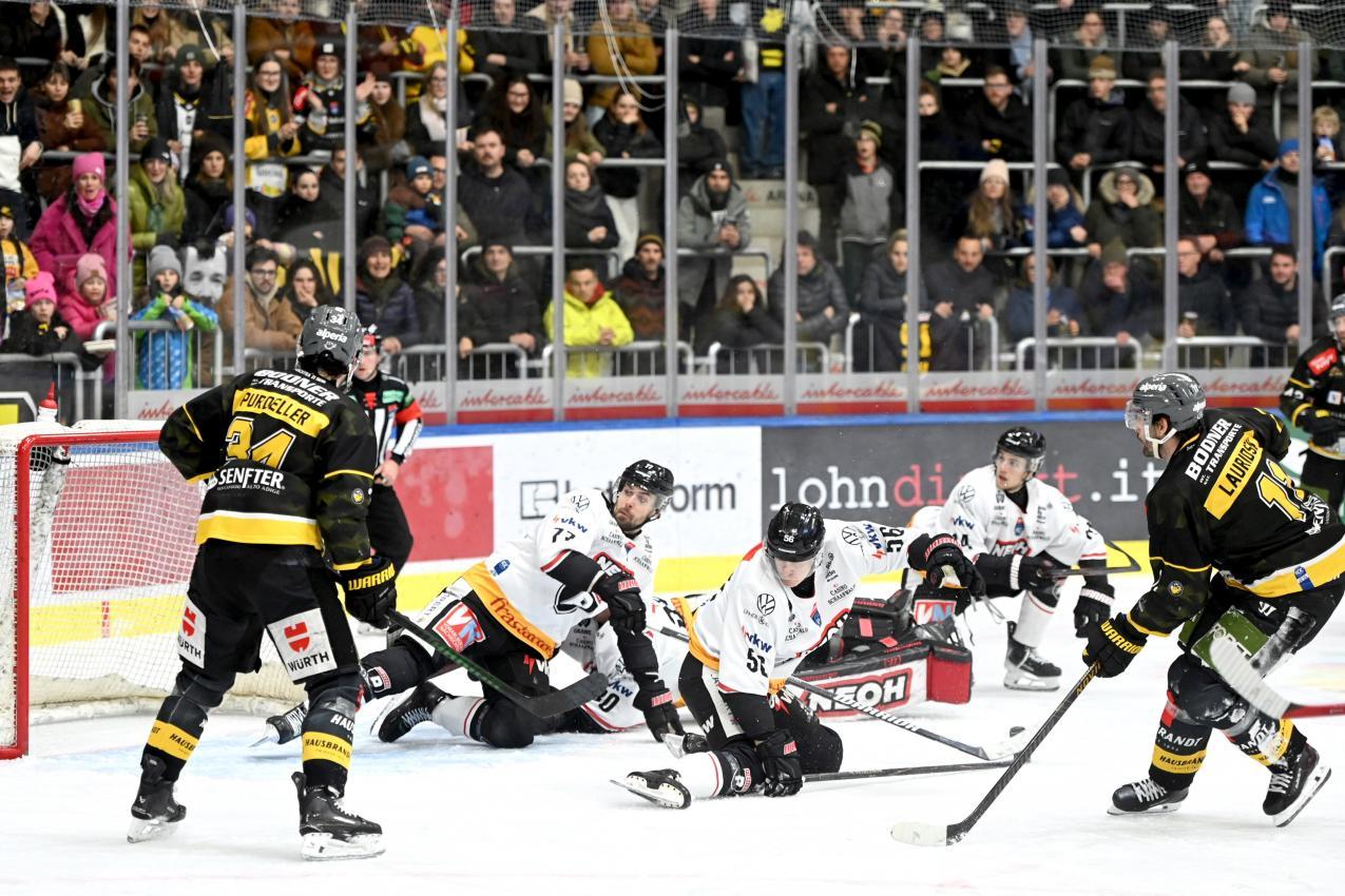 Die Wölfe kassierten gegen Vorarlberg eine Pleite. © I. Foppa / HC Pustertal