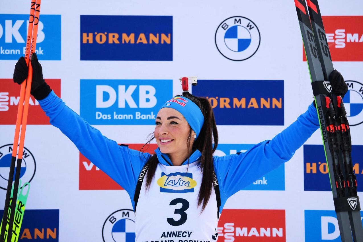 Dorothea Wierer ist in einer bärenstarken Form. © APA/afp / OLIVIER CHASSIGNOLE