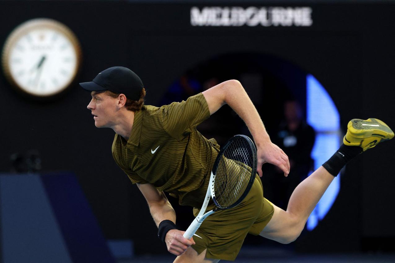 Eine Waffe: Der Sinner-Aufschlag. © APA/afp / DAVID GRAY