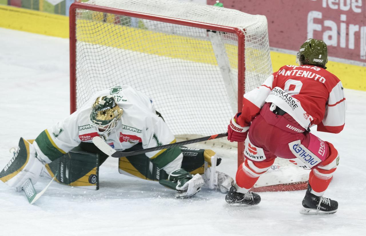 Ferencvárosi-Goalie Bence Balizs zog den Bozner Cracks oft den Zahn. © Vanna Antonello