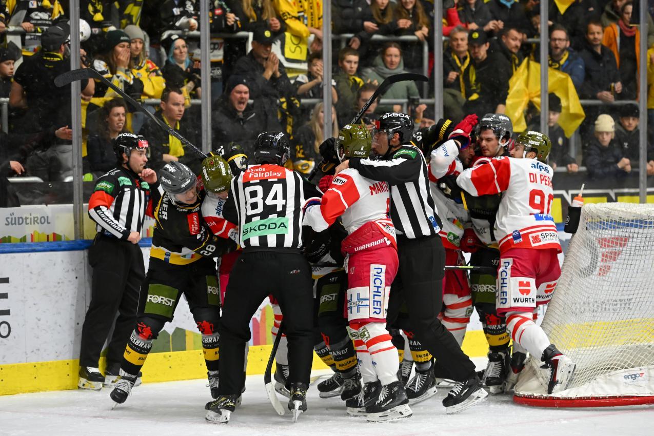 Im letzten Derby ging es heiß her. © HC Pustertal/Iwan Foppa