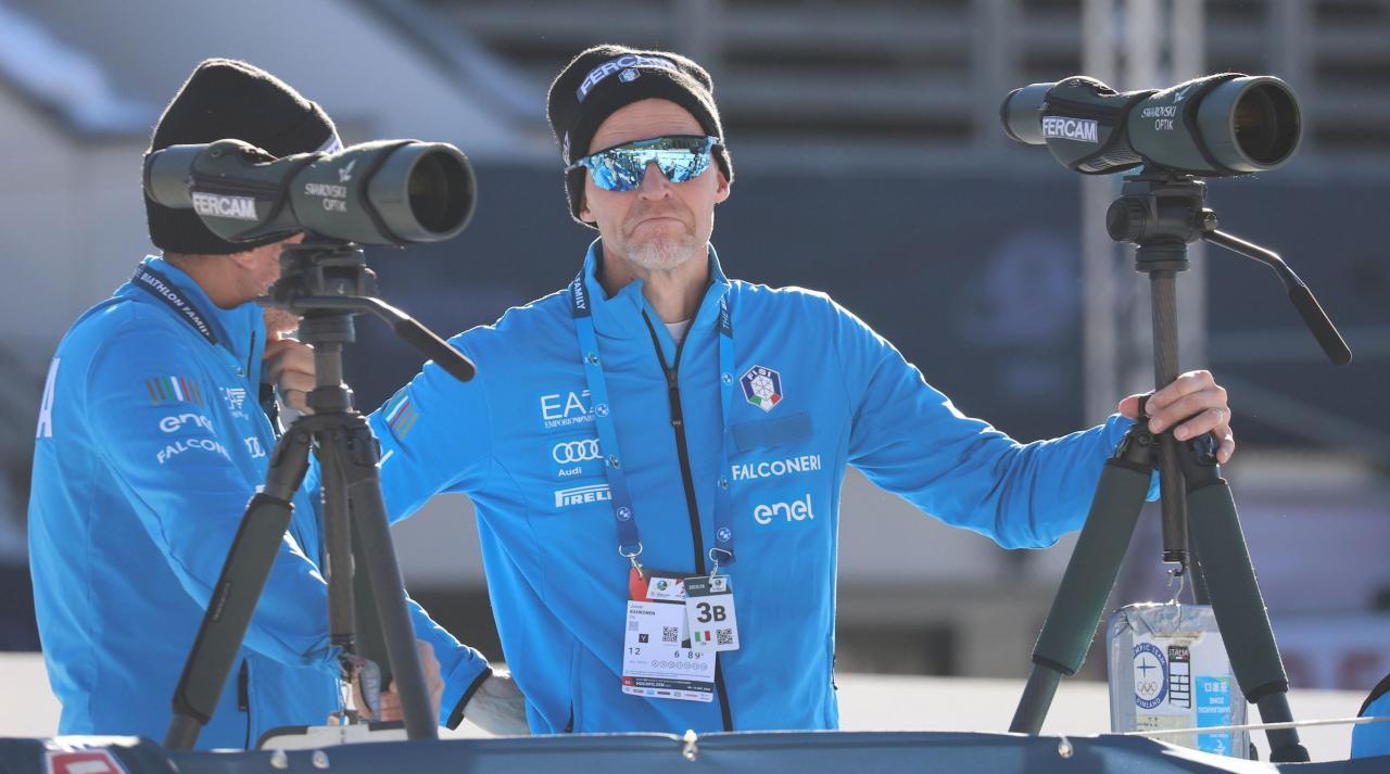 Italiens Auswahltrainer Jonne Kahkonen (r.) und Fabio Ciancana (l.) schauen bei ihren Schützlingen ganz genau hin. © Pierre TEYSSOT