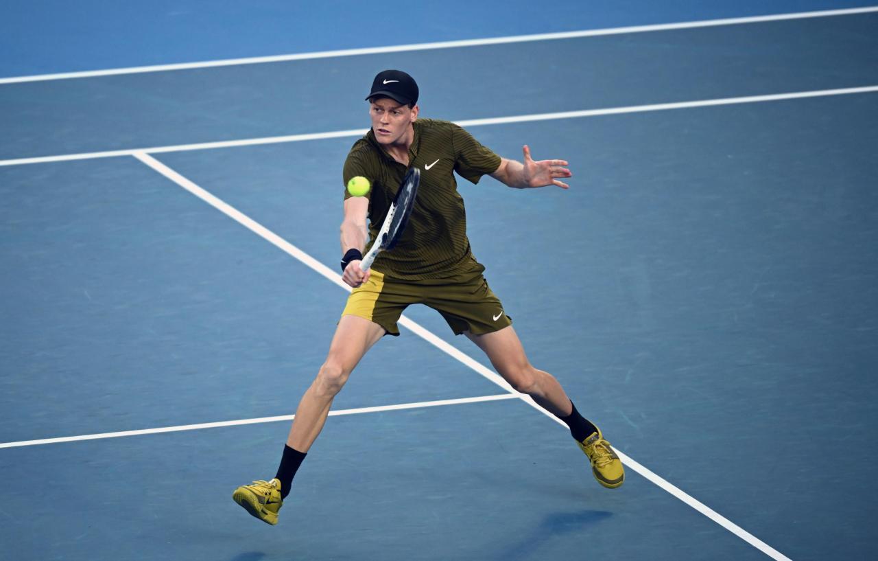 Jannik Sinners Kleidung in Melbourne schlägt hohe Wellen. © ANSA / JOEL CARRETT