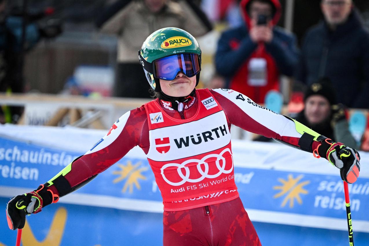 Julia Scheib liegt in der Riesentorlauf-Weltcupwertung weiter vorne. © APA/afp / JURE MAKOVEC