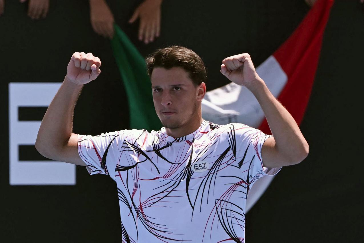 Luciano Darderi befindet sich in bestechender Form. © APA/afp / WILLIAM WEST