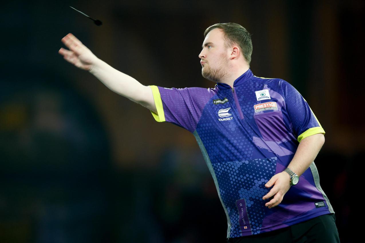 Luke Littler a conservé son titre de champion du monde. © ANSA / DAVID CLIFF