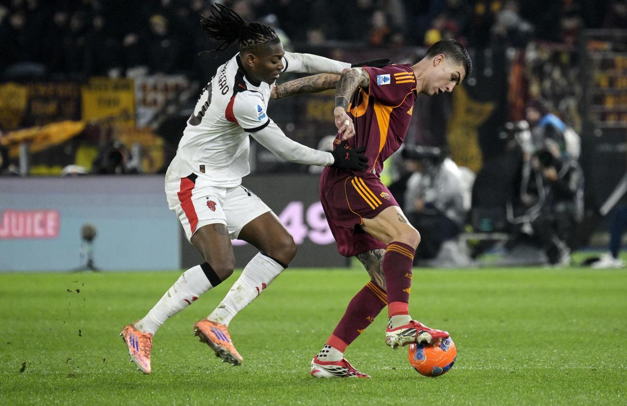 Rafael Leao und Gianluca Mancini (r.) trennten sich mit einem Remis. © ANSA / Riccardo Antimiani