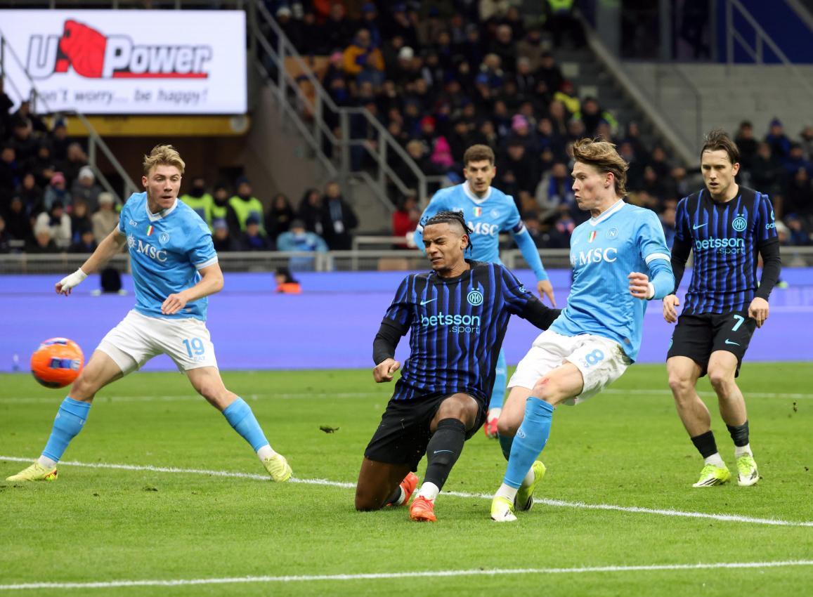 Scott McTominay rettete Napoli mit einem Doppelpack einen Punkt gegen Inter. © ANSA / MATTEO BAZZI