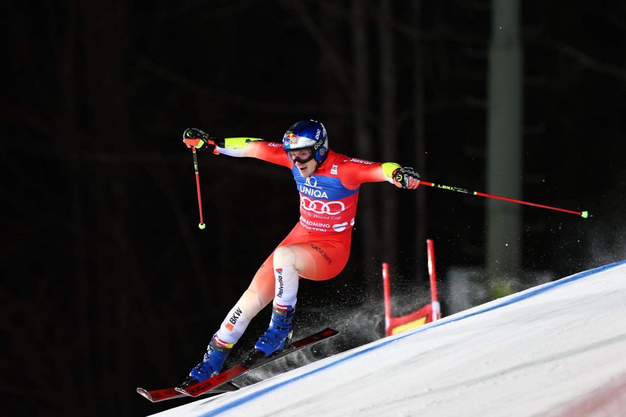 Selbst Marco Odermatt tat sich auf der eisigen Piste enorm schwer. © ANSA / ANNA SZILAGYI