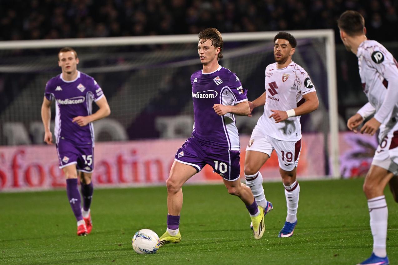 Albert Gudmundsson und die Fiorentina mussten einen späten Gegentreffer einstecken. © ANSA / CLAUDIO GIOVANNINI