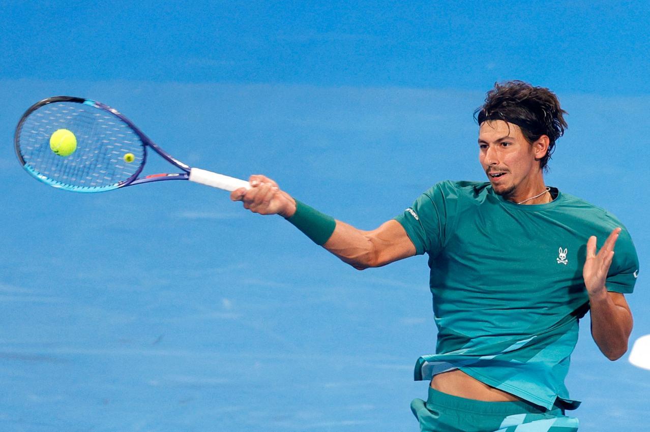 Alexei Popyrin forderte Jannik Sinner in Doha heraus. © APA/afp / KARIM JAAFAR