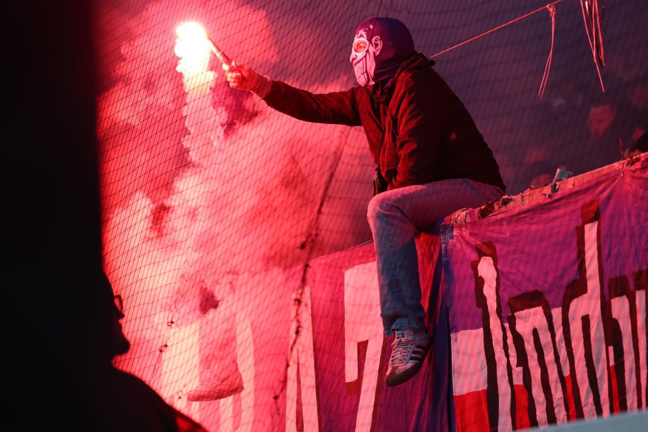 Auch die Wiener Austria muss für unerlaubte Pyrotechnik bezahlen. © APA / TOBIAS STEINMAURER