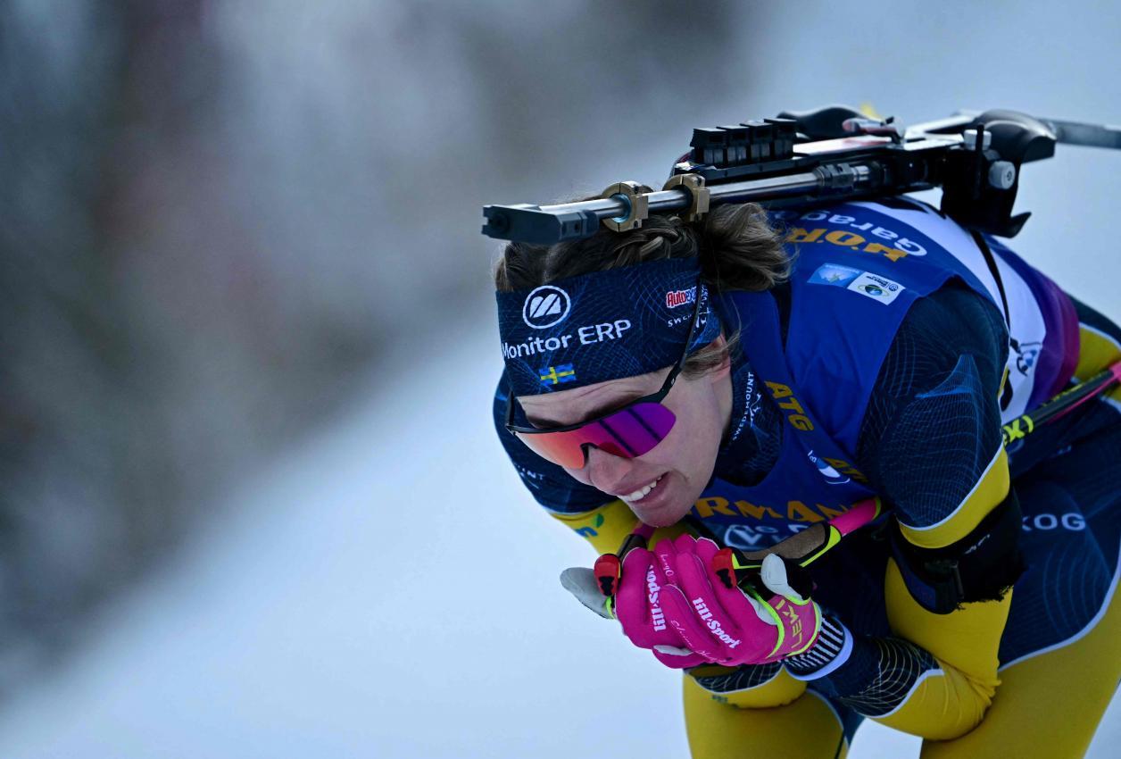 Biathletin Elvira Öberg. © APA/afp / TOBIAS SCHWARZ