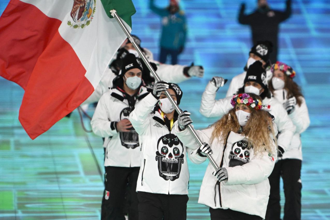 Blick zurück ins Jahr 2022, als Schleper (rechts) Fahnenträgerin von Mexiko war. © AFP / MANAN VATSYAYANA