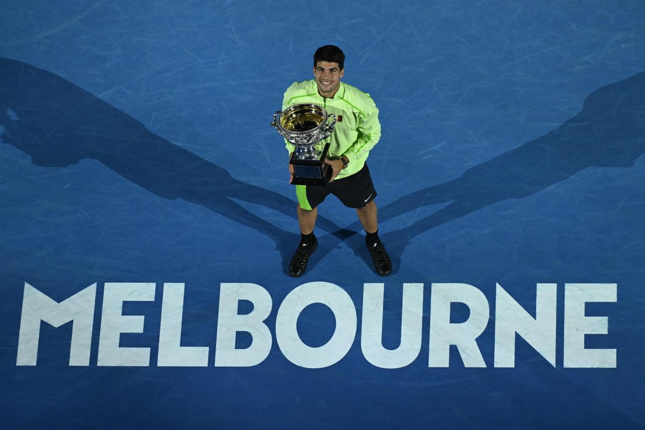 Carlos Alcaraz hat jetzt auch die Australian Open gewonnen. © ANSA / JAMES ROSS