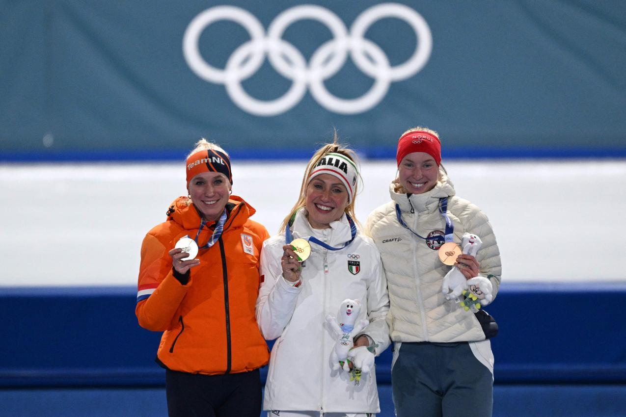 Das Podest mit Merel Conijn, Francesca Lollobrigida  und  Ragne Wiklund. © APA/afp / DANIEL MUNOZ